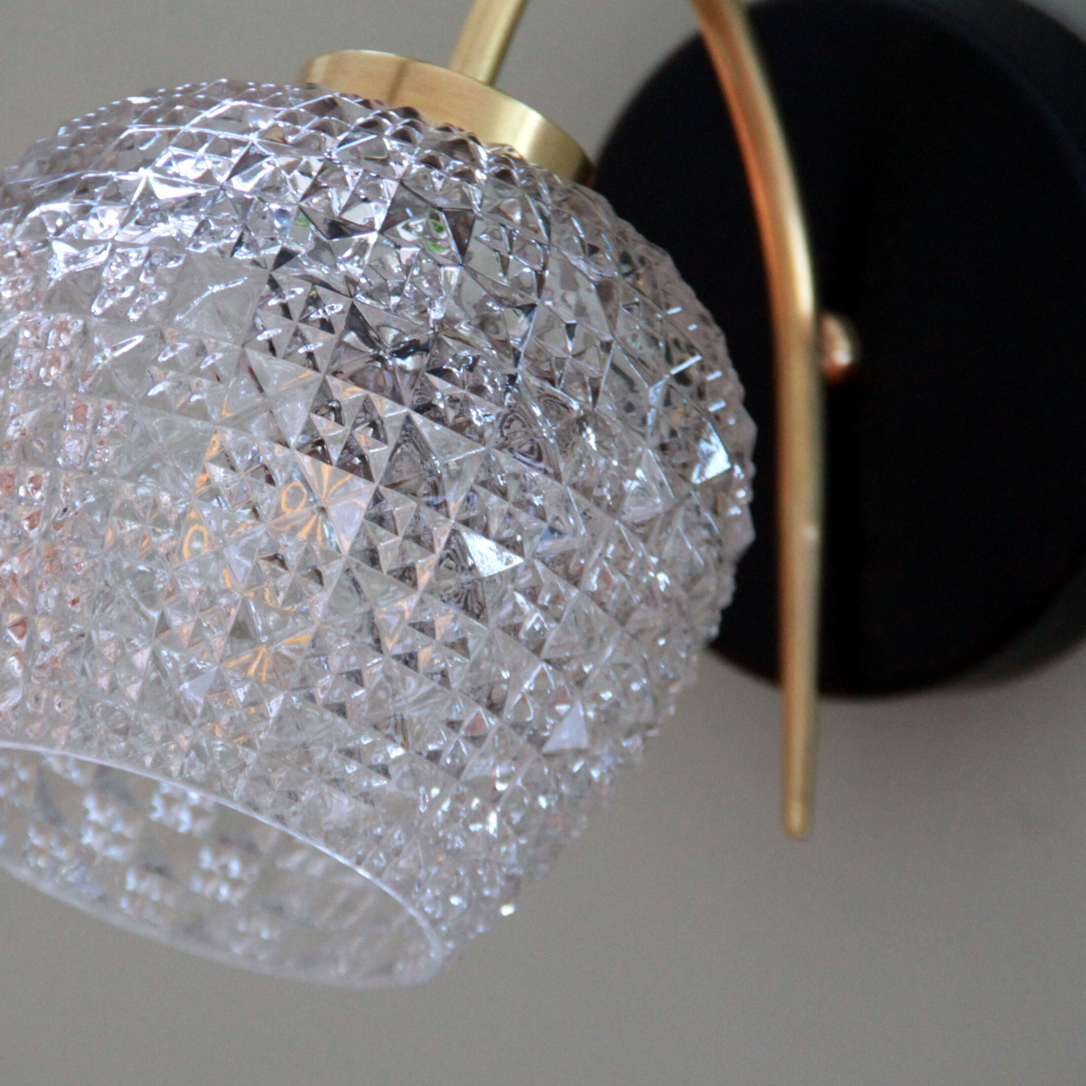 Wall lamp gooseneck brass globe glass diamond tip