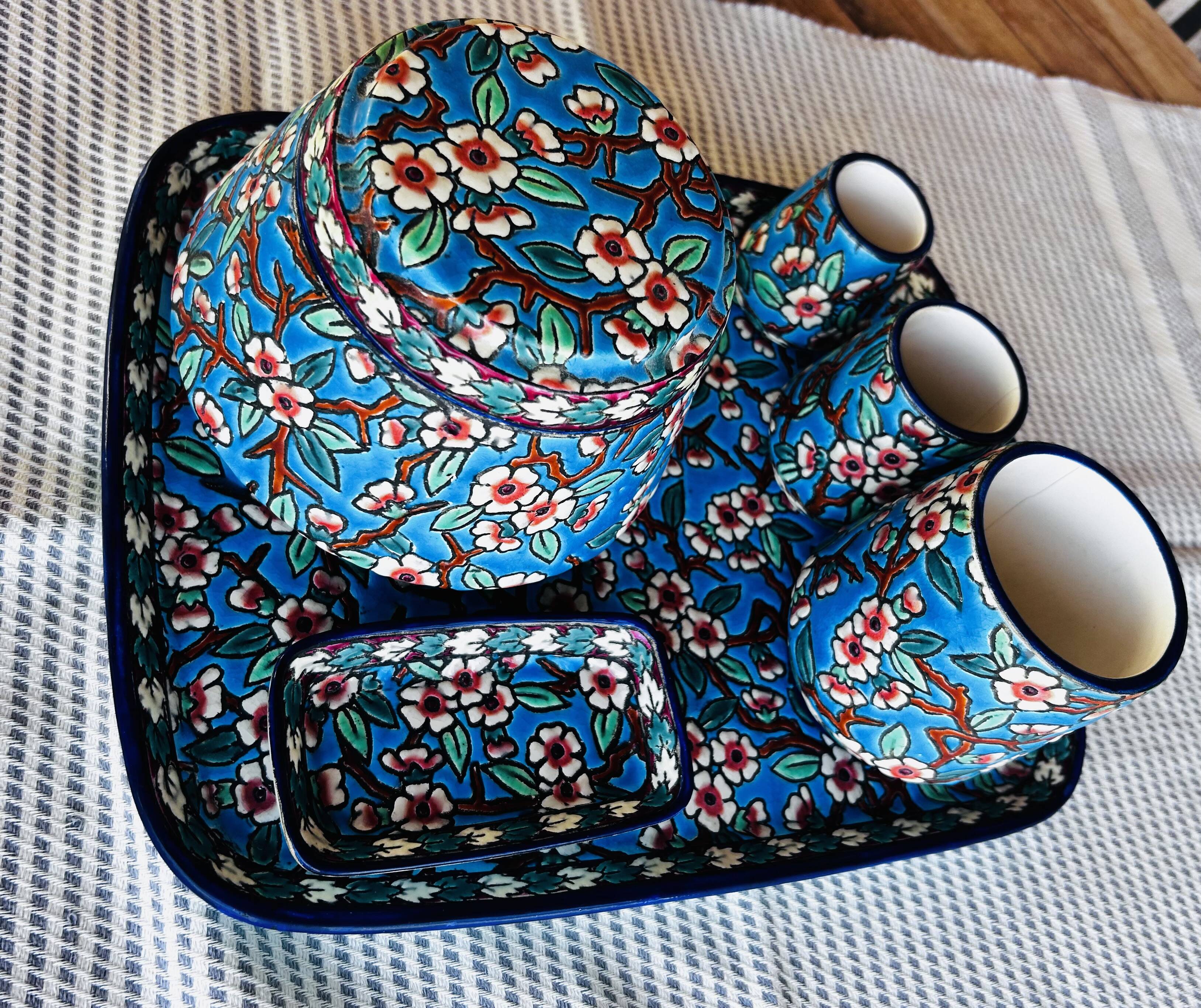 Complete set of Longwy earthenware.