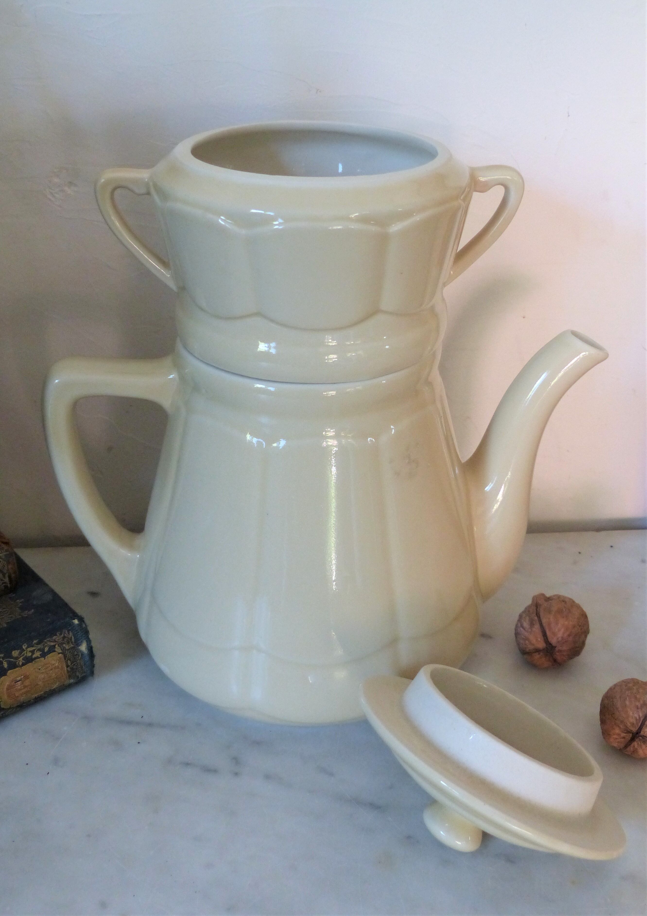 Enamelled ceramic teapot