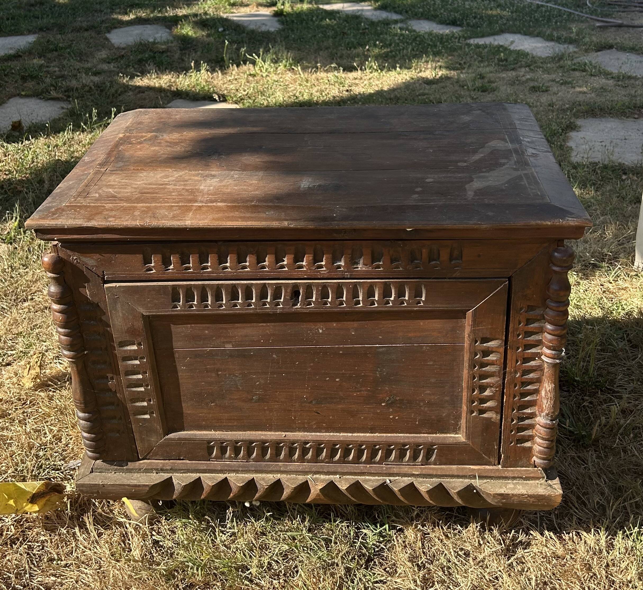 Solid Provençal wooden chest