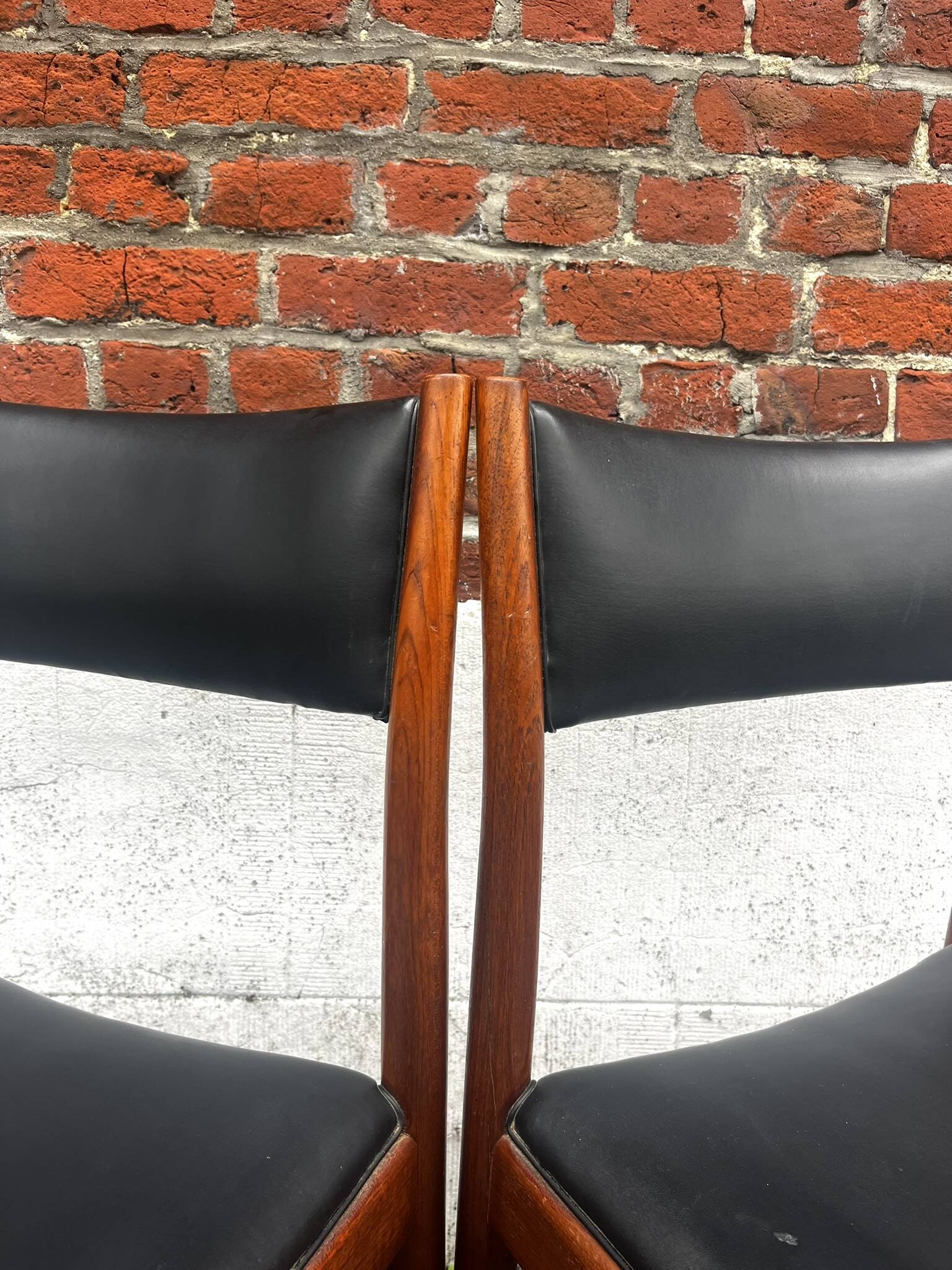 Set of 2 vintage Scandinavian chairs in wood and black faux leather.