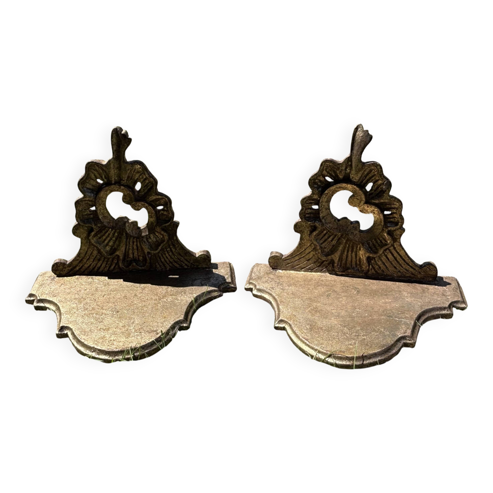 Pair of Rocaille wall consoles – Decorative golden shelves