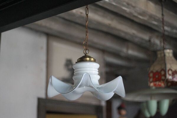 Lustre vintage, lustre opaline blanche et métal, suspension opaline, lampe