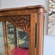 Vitrine de style Louis XV en merisier – Fabrication française UNIFA