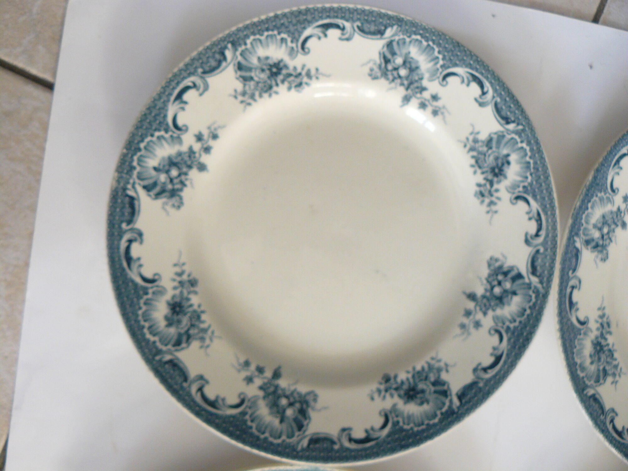 Lot of 4 flat plates Iron earth, model La Vallière of ST Amand