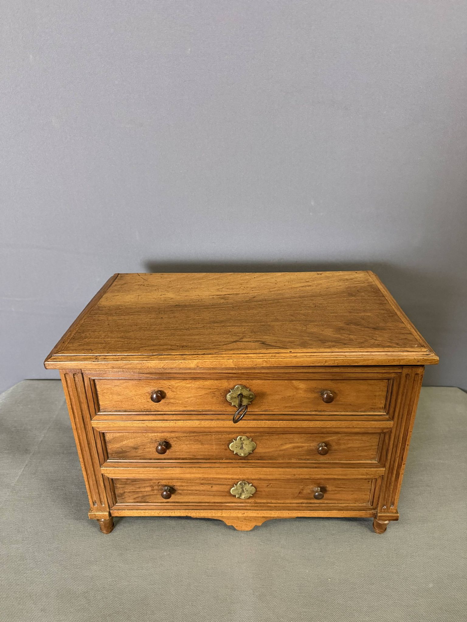 Commode Coffre de Maîtrise Louis XVI en Noyer