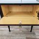 Paire de tables de chevet des années 60 avec porte à abattant et plateau en verre bleu