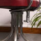 Chaise pivotante skaï bordeau 1960
