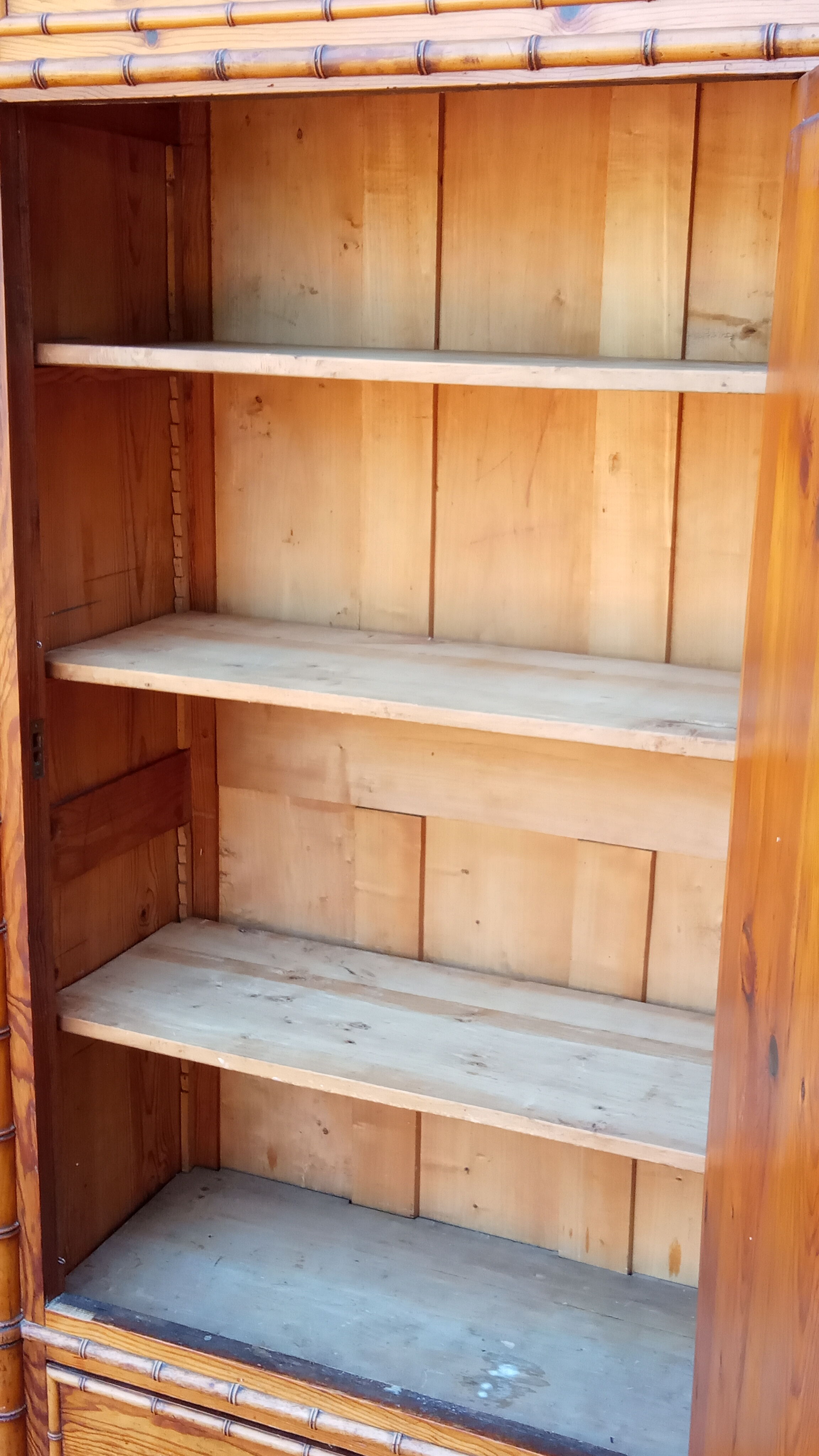 Early 20th century wardrobe in turned pine and pitch pine