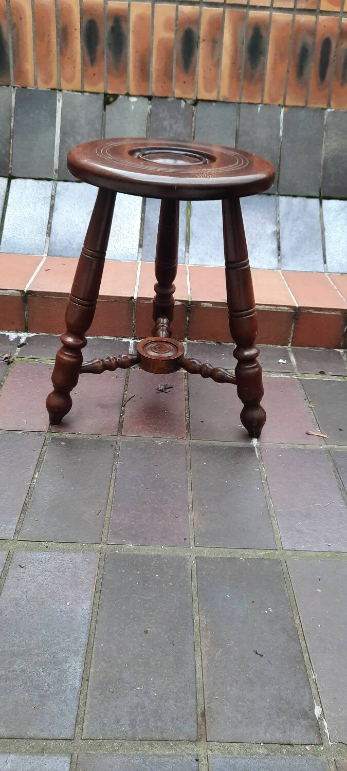 Tripod stool