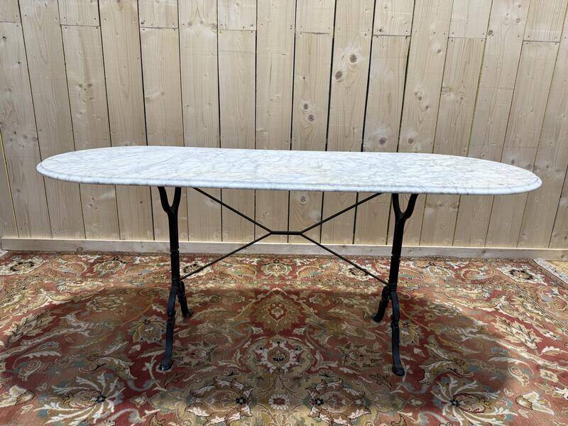 Table bistrot ovale en marbre et fonte