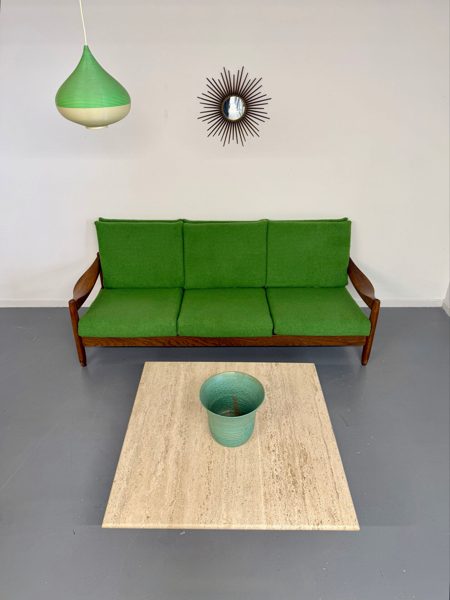 Vintage 3-seater canapé in solid oak with boucle fabric, Scandinavian design from the 70s.