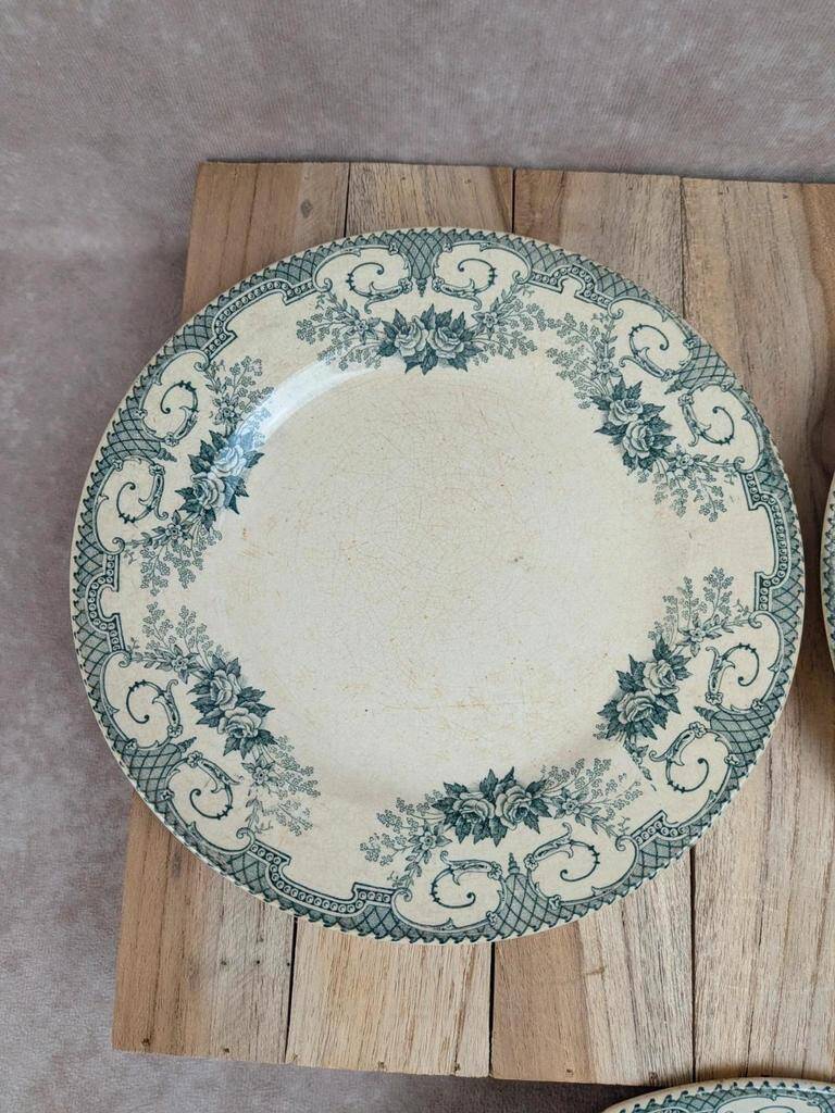 Set of 3 antique flat plates made of ironstone from the Debray Establishments, Clichy service.