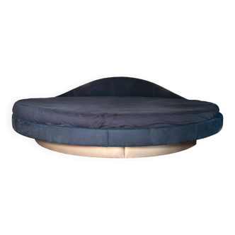 large round bed space age 1960/1970