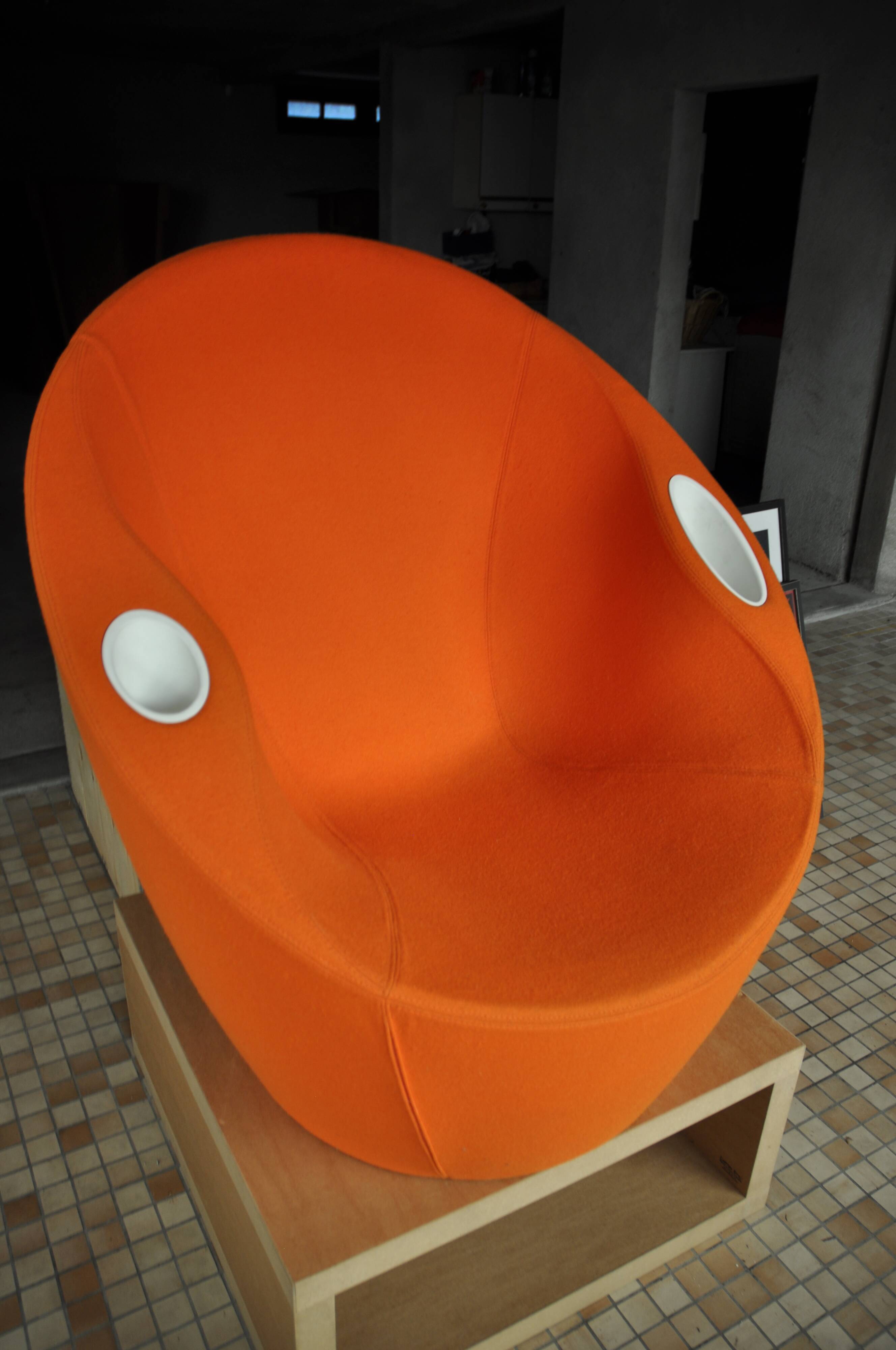 Fauteuil Ouch orange design Karim Rashid pour Casamania