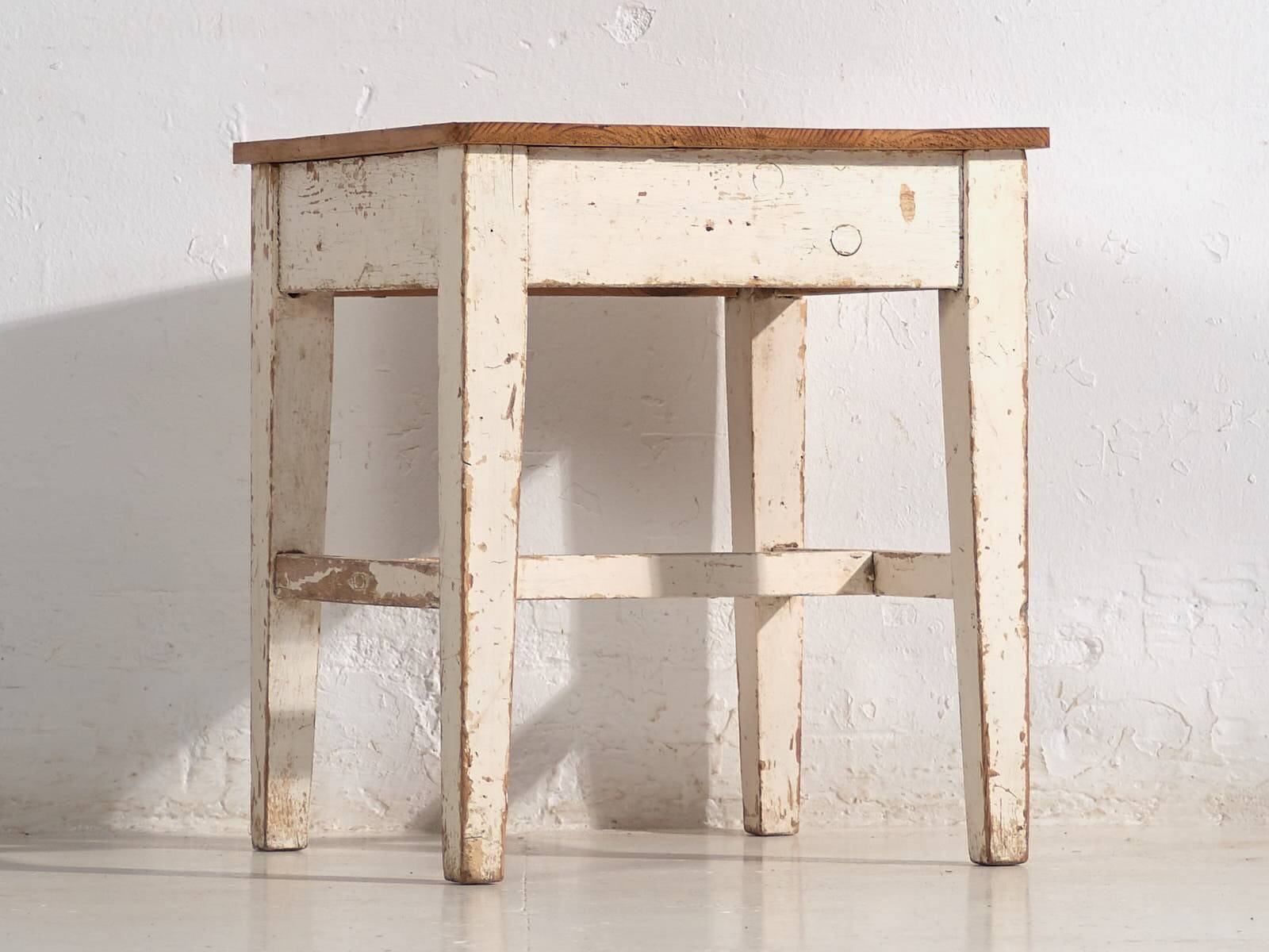 Antique white wooden bedside table (circa 1920)