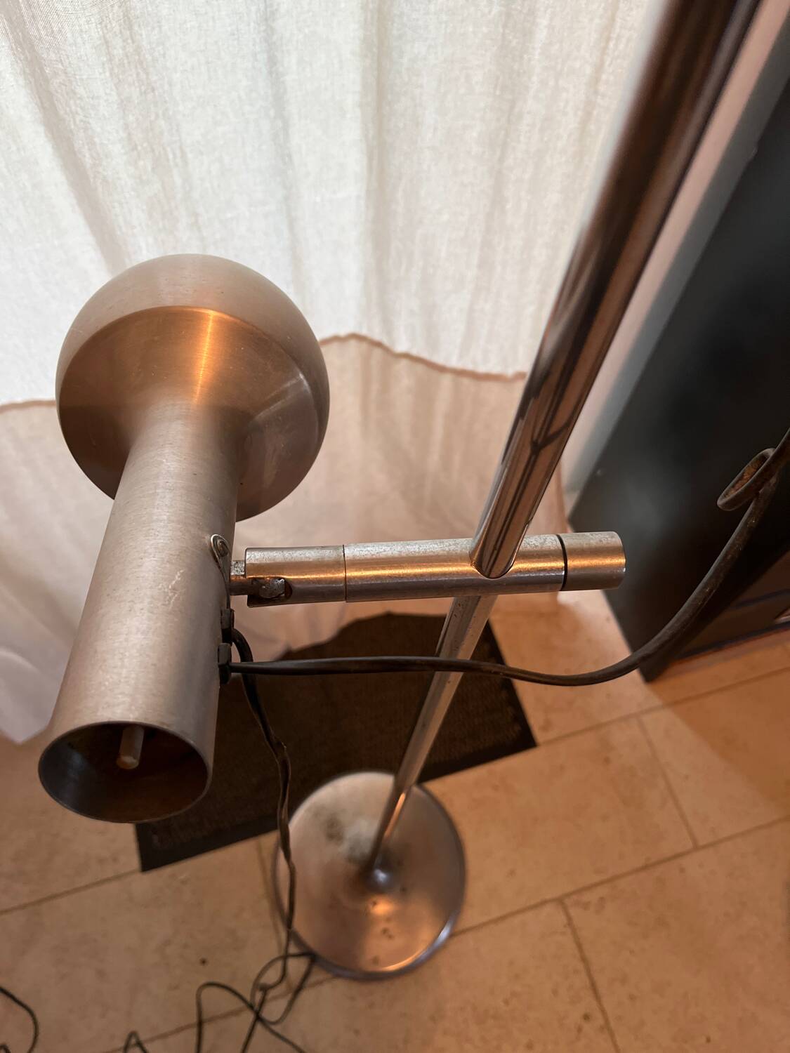 Lampadaire vintage en aluminium brossé par swisslamp