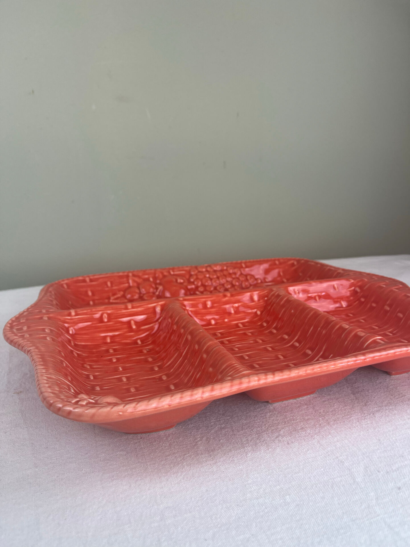 Ceramic compartment dish