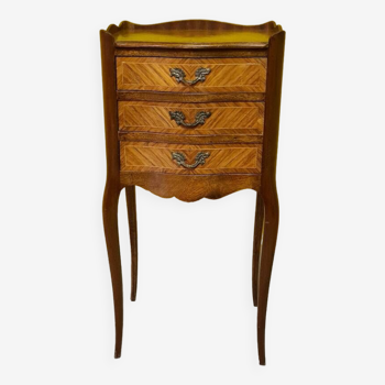 Table de chevet de style louis xv français circa 1970