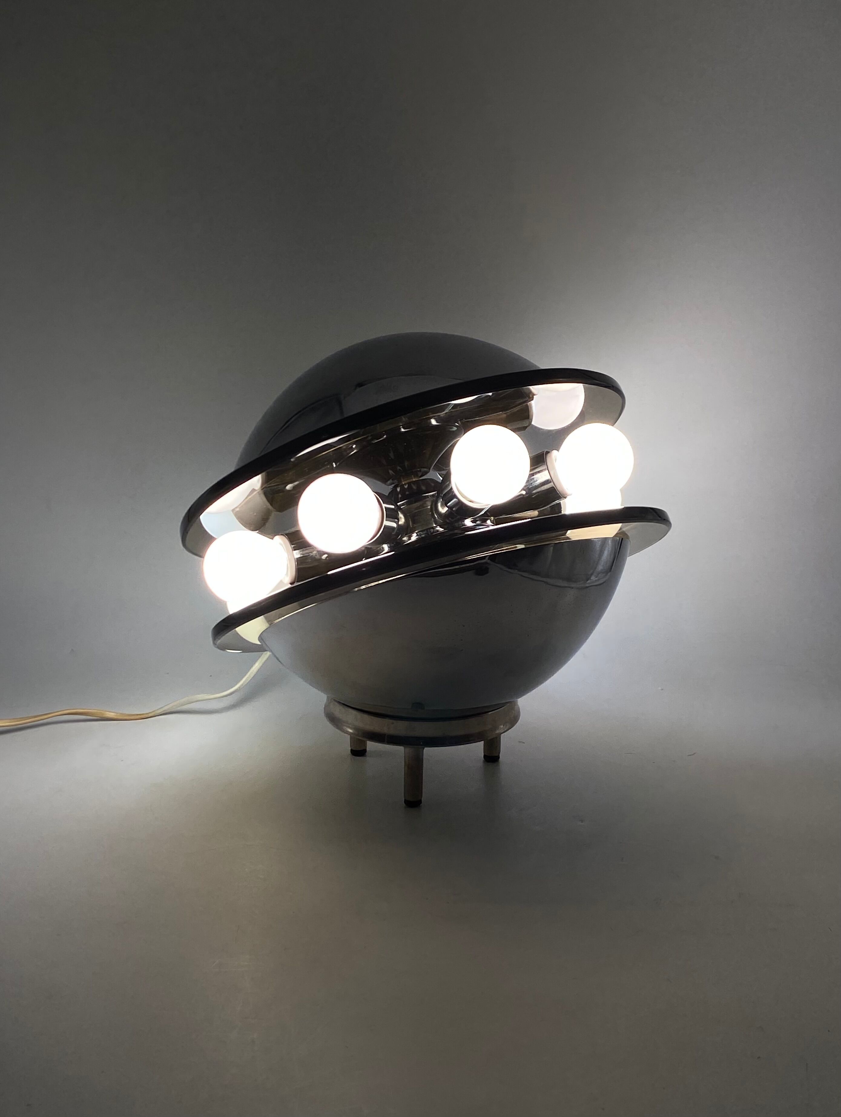 Space age flying saucer Ufo table lamp, Italy 1970s