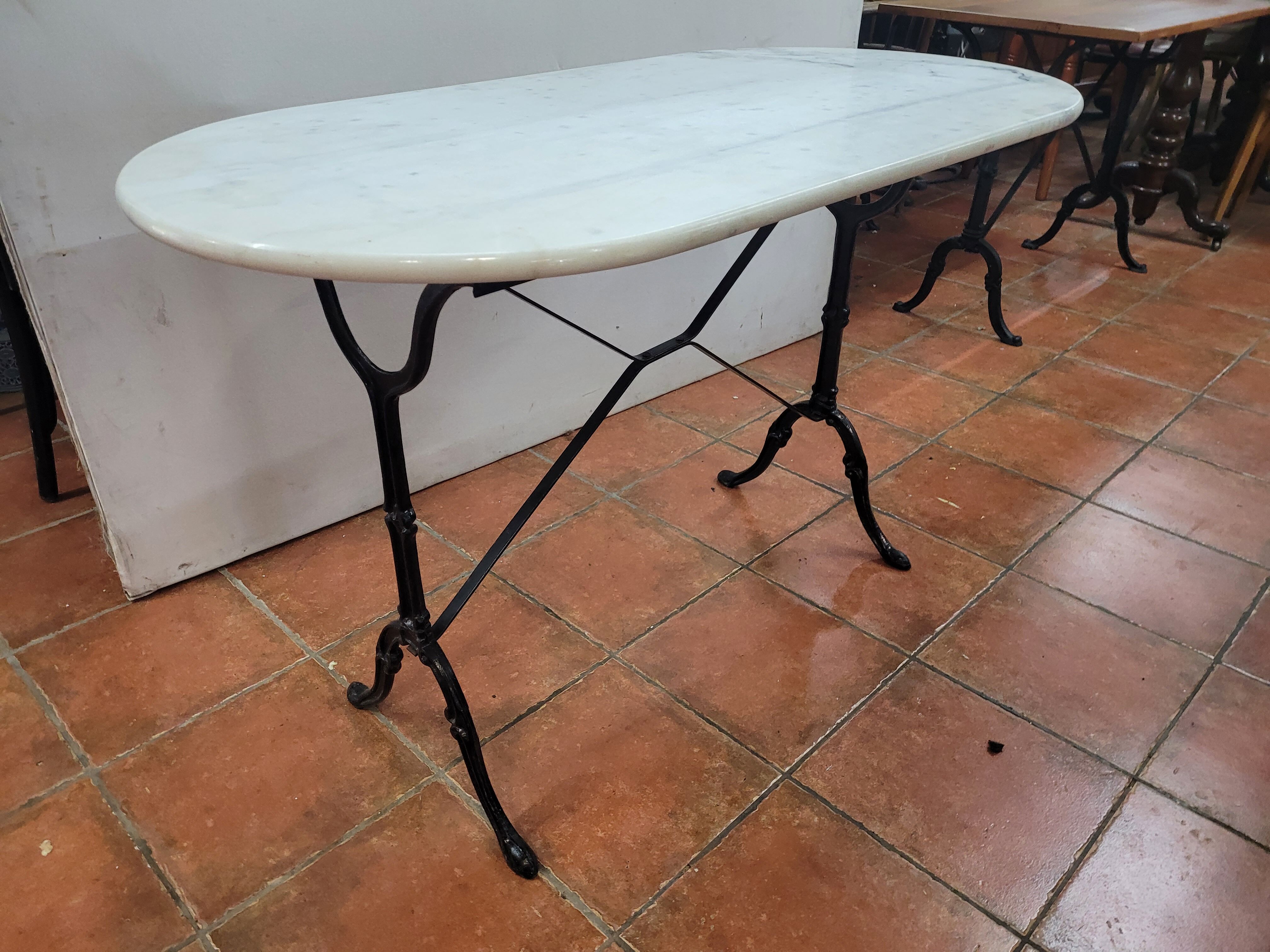 Table de bistrot dessus marbre