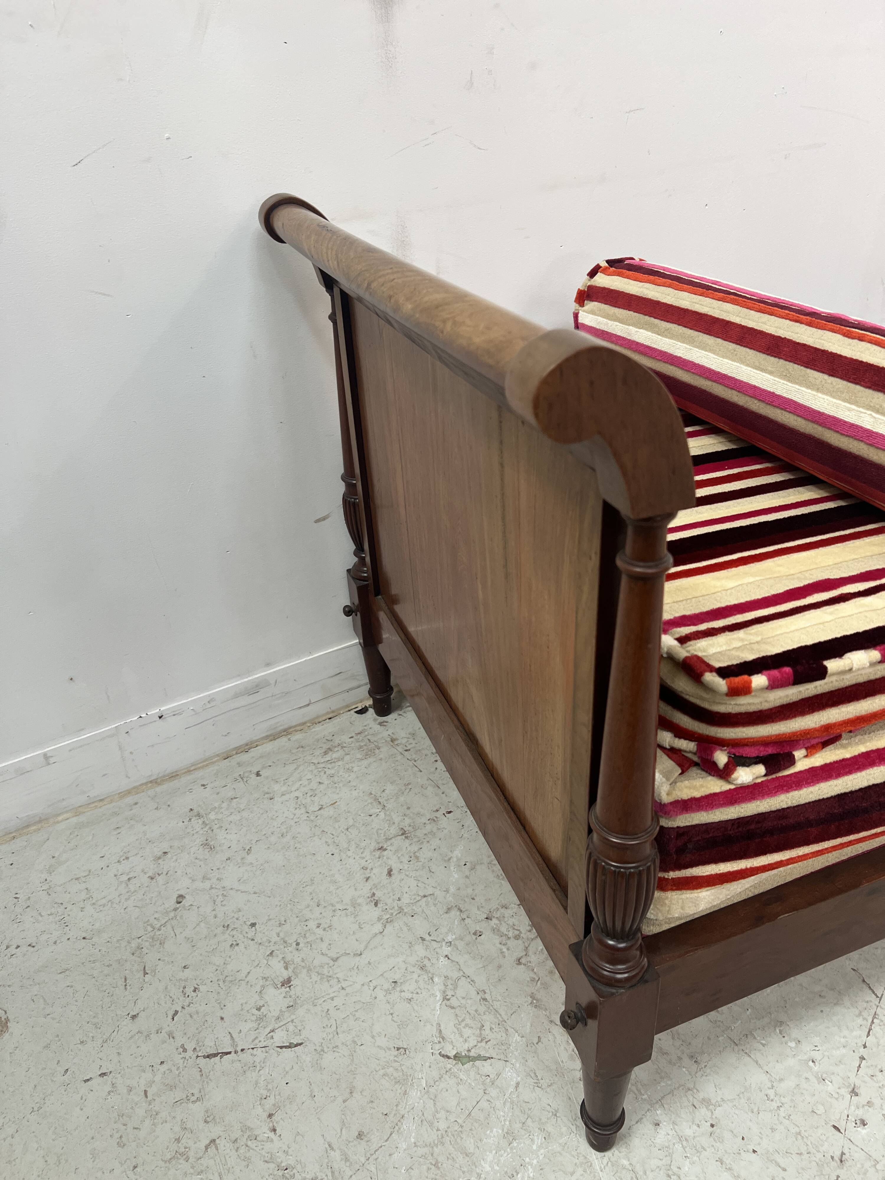 Louis XVI style mahogany daybed, 19th century