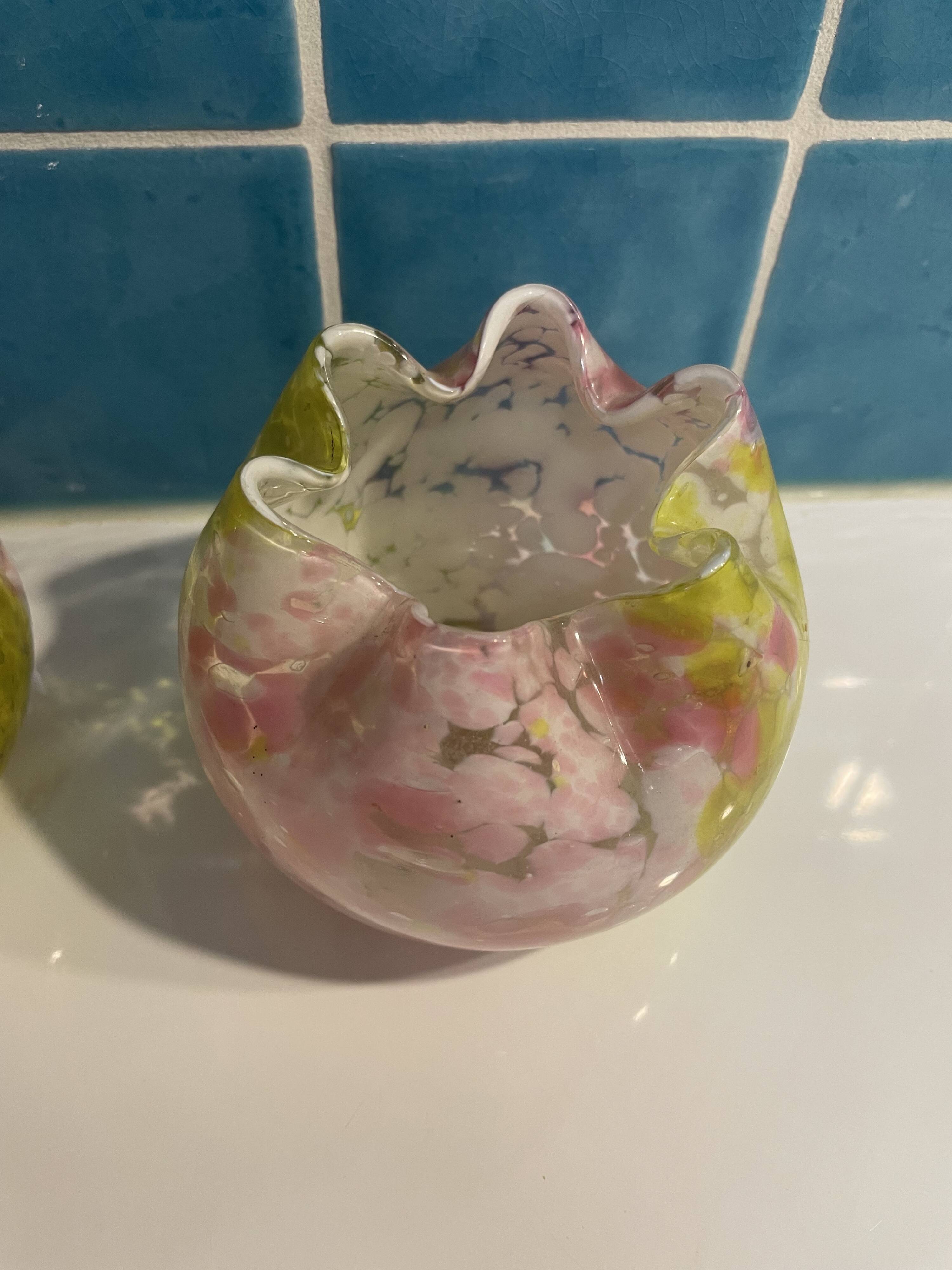 2 vases en verre soufflé datant des années 70