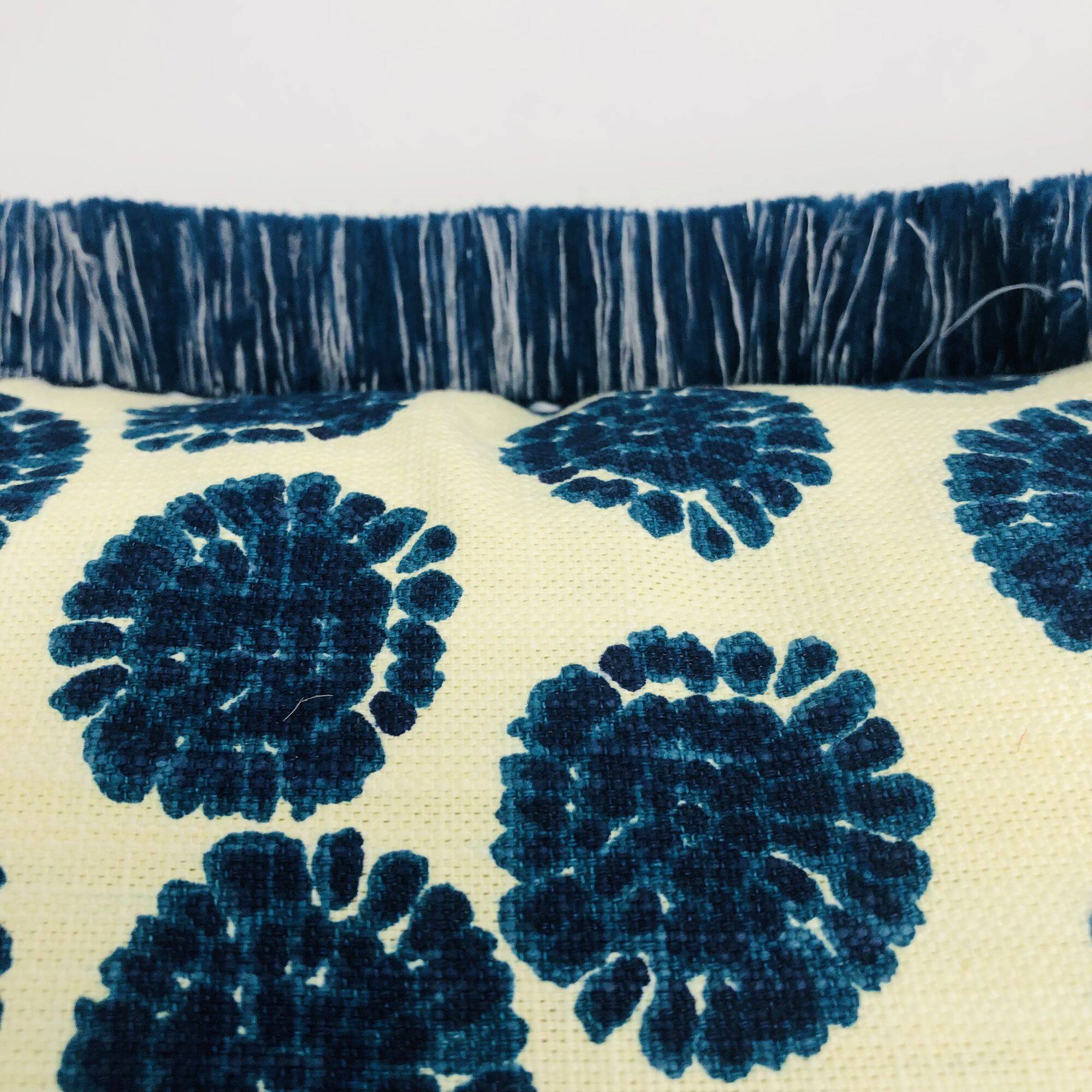 Square cushion, cover and insert. Model "Olivia".