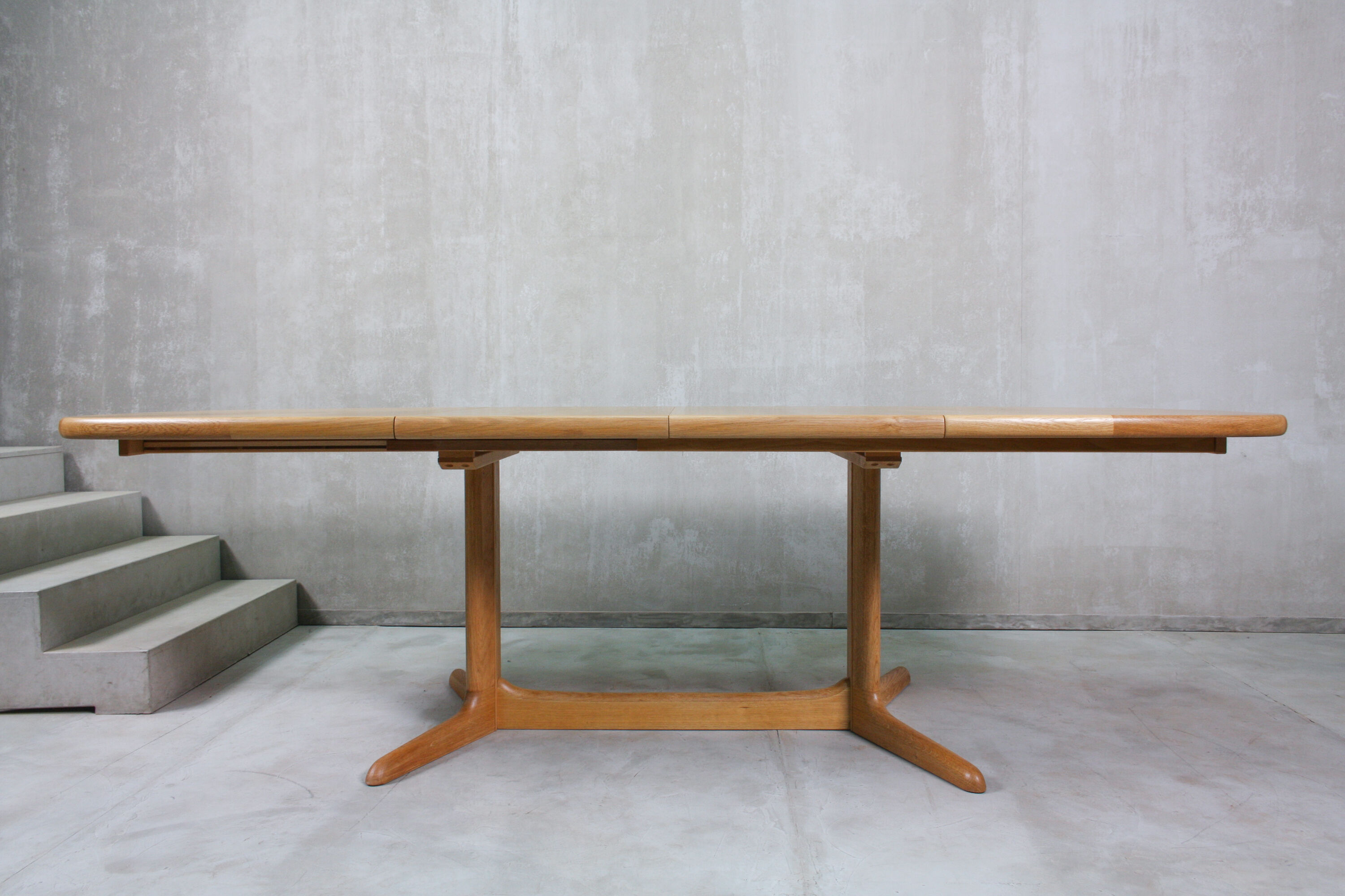 Table ovale en chêne du milieu du siècle de Skovby années 1970