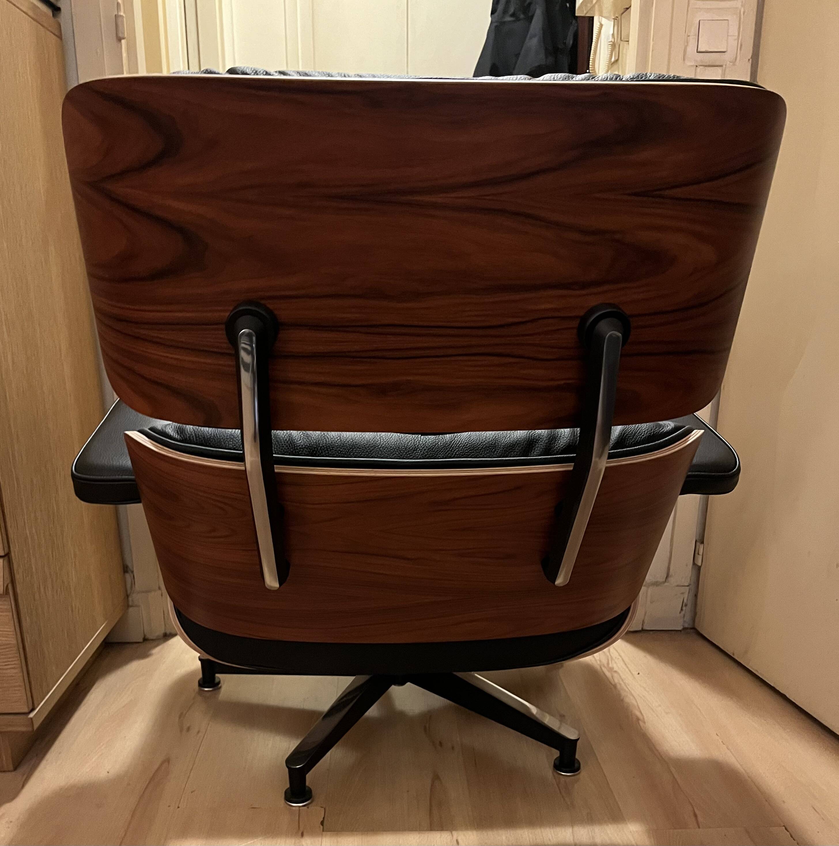 Fauteuil et ottoman Charles Eames en bois de palissandre et cuir