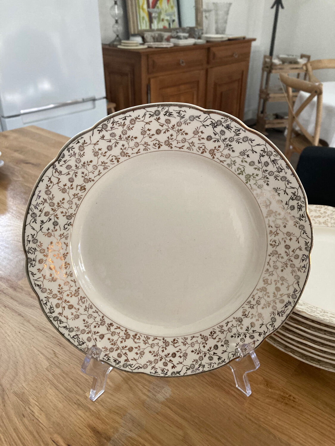 9 Villeroy and Boch “small golden flowers” dinner plates from the 1950s