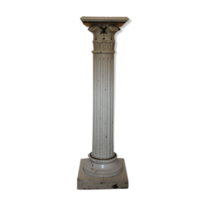 Colonne cannelée en bois chapiteau