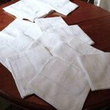 table service 2 tablecloths + 11 mono GC napkins in mixed color