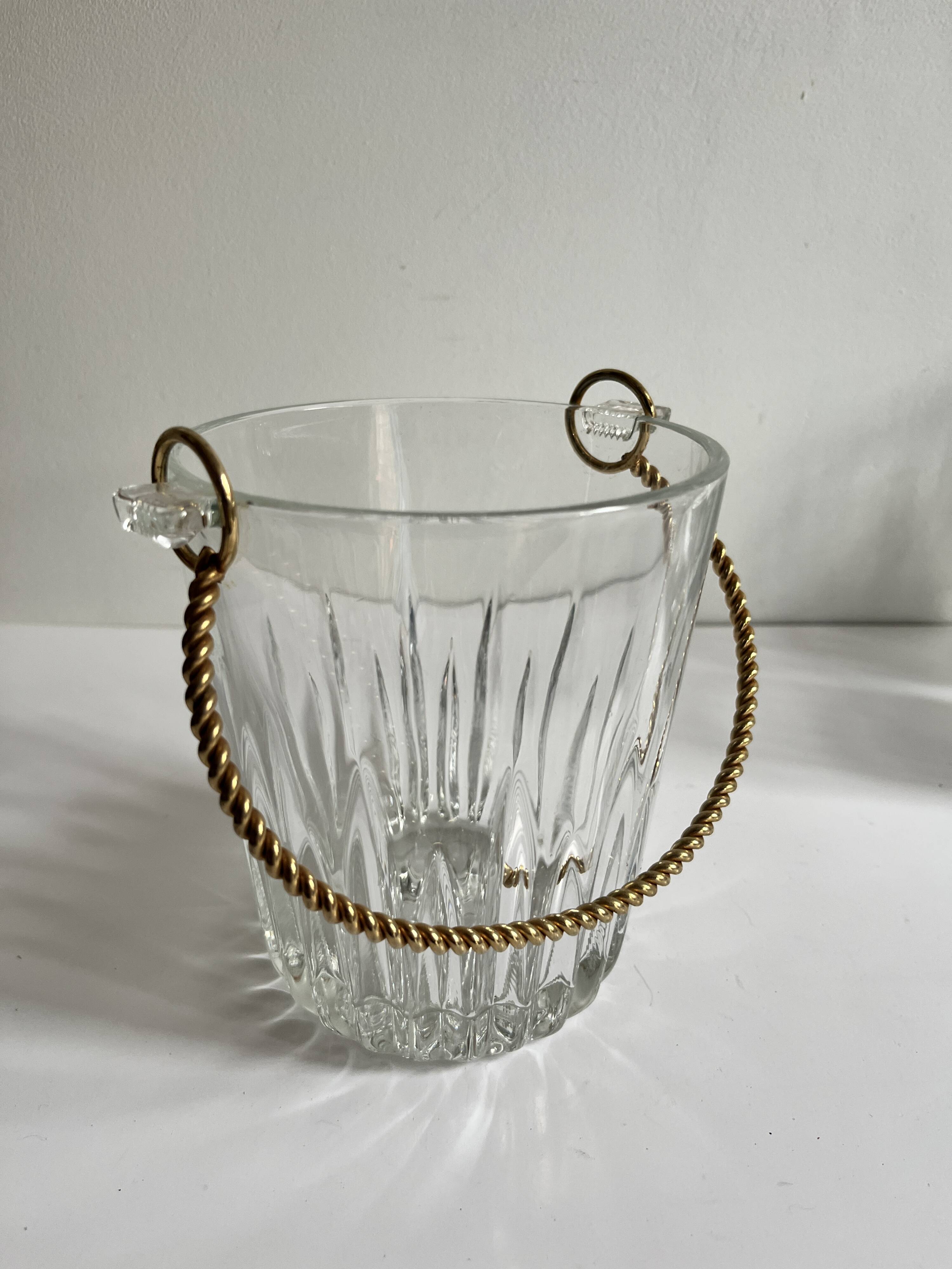 Ice bucket