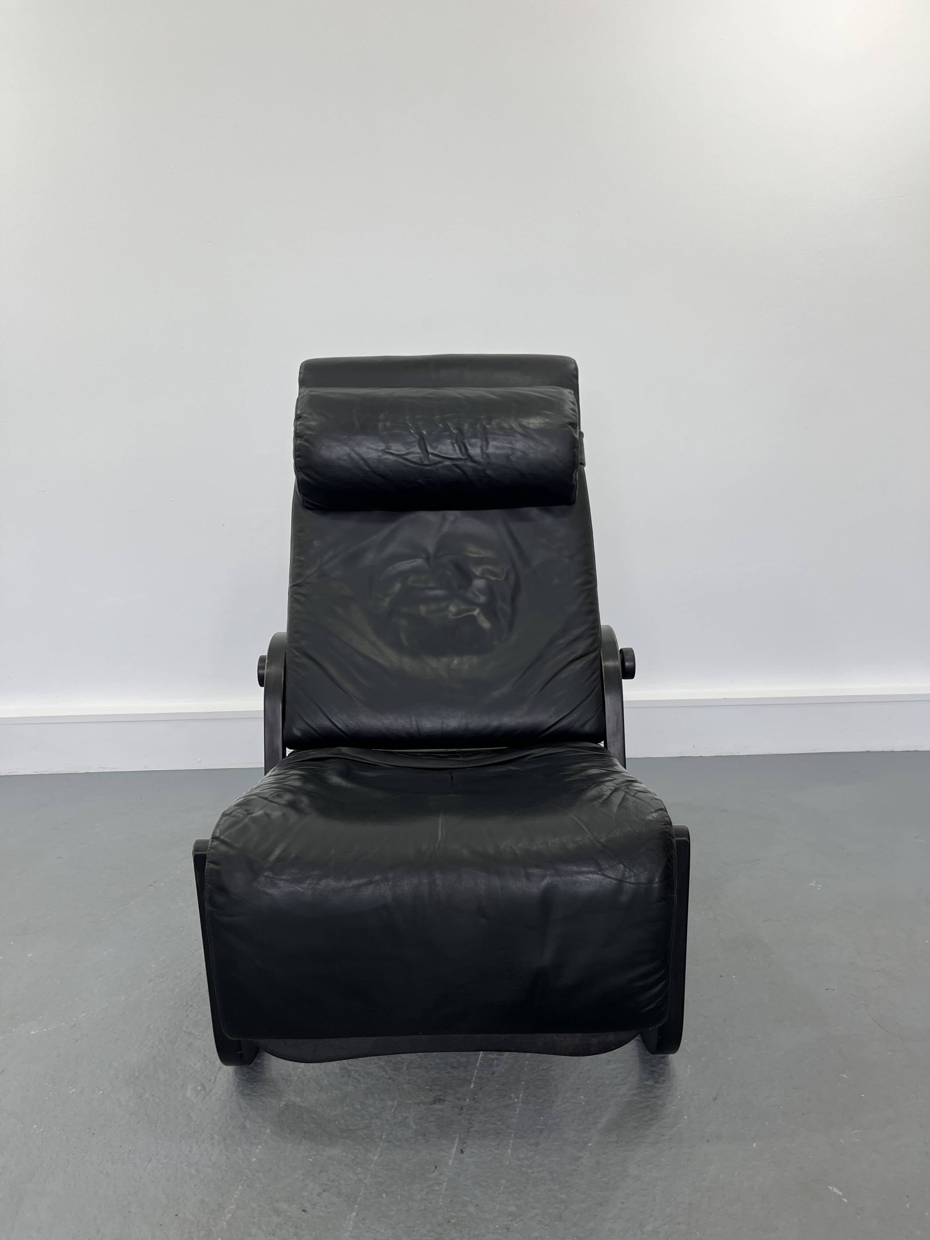 Sinus lying leather black chair from westnofa, 1970s
