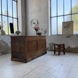 Central island trading counter in walnut