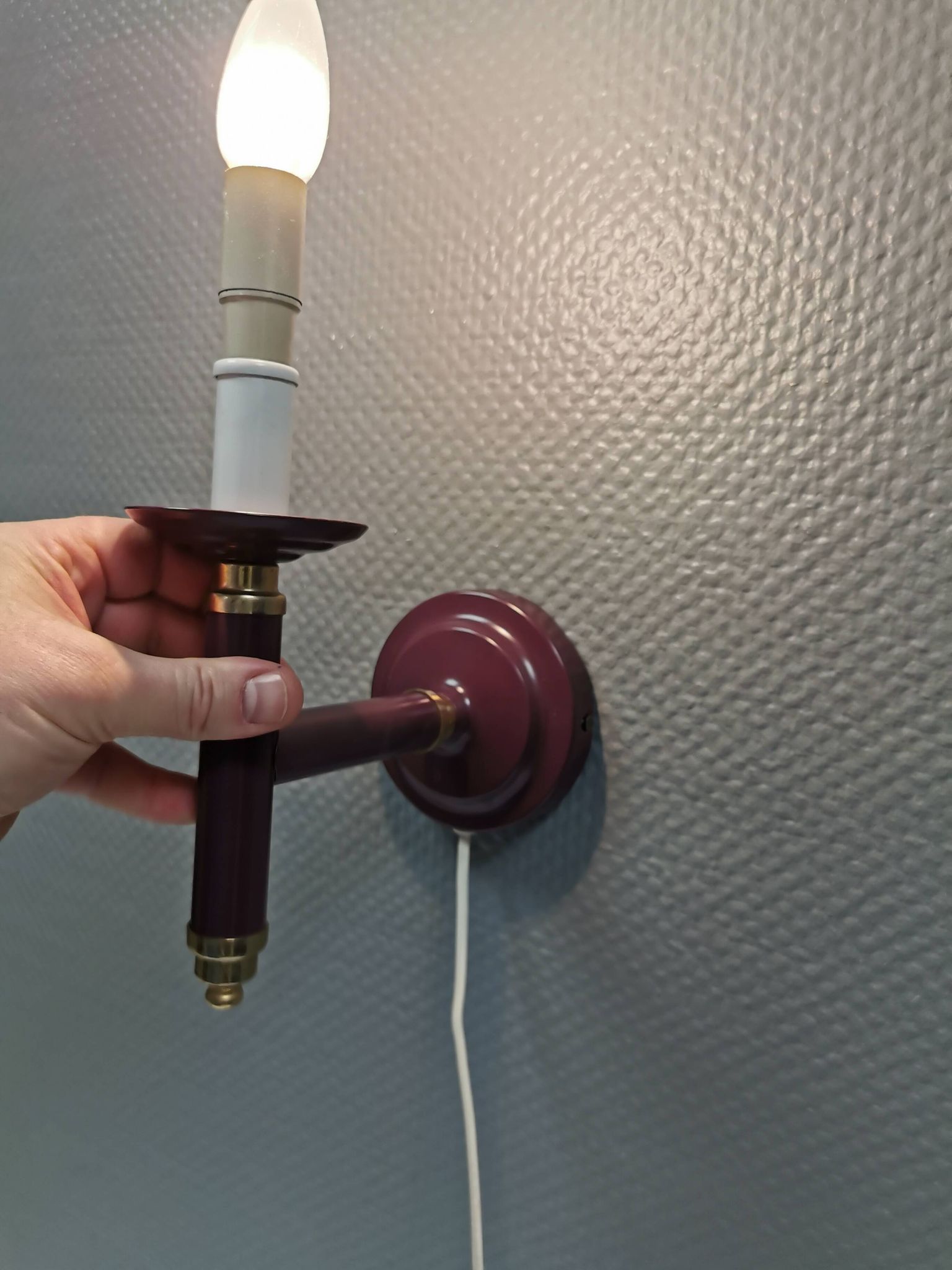 Wall lamp from Swedish Belid 1990s, in a beautiful aubergine purple colour.
