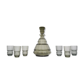 Carafe en verre art déco avec six verres bohême années 1930.