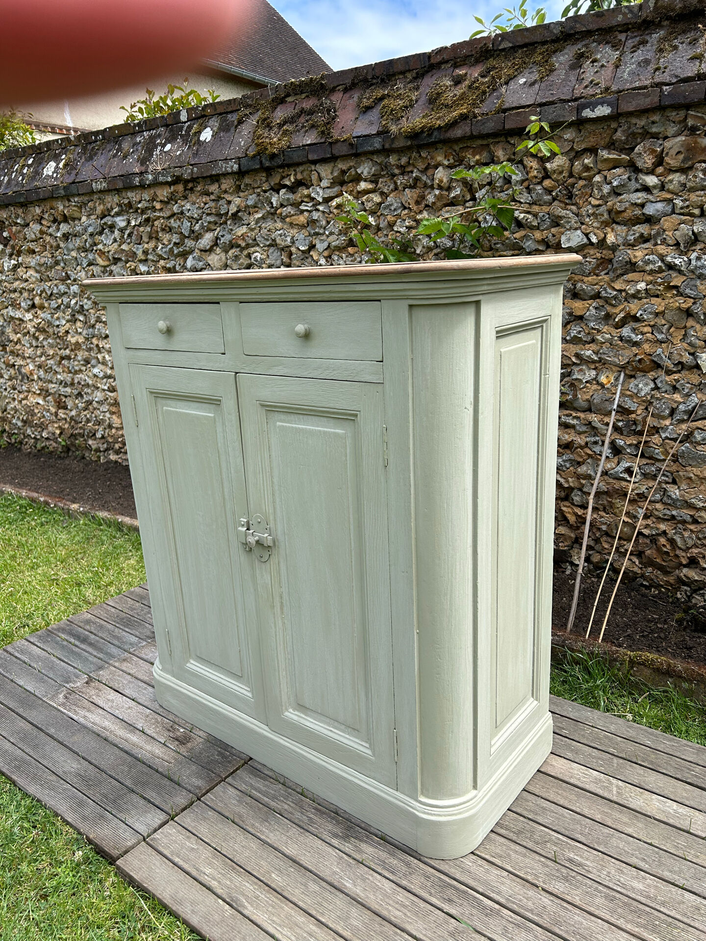 Buffet d’office sur plinthe en chêne gris mastic