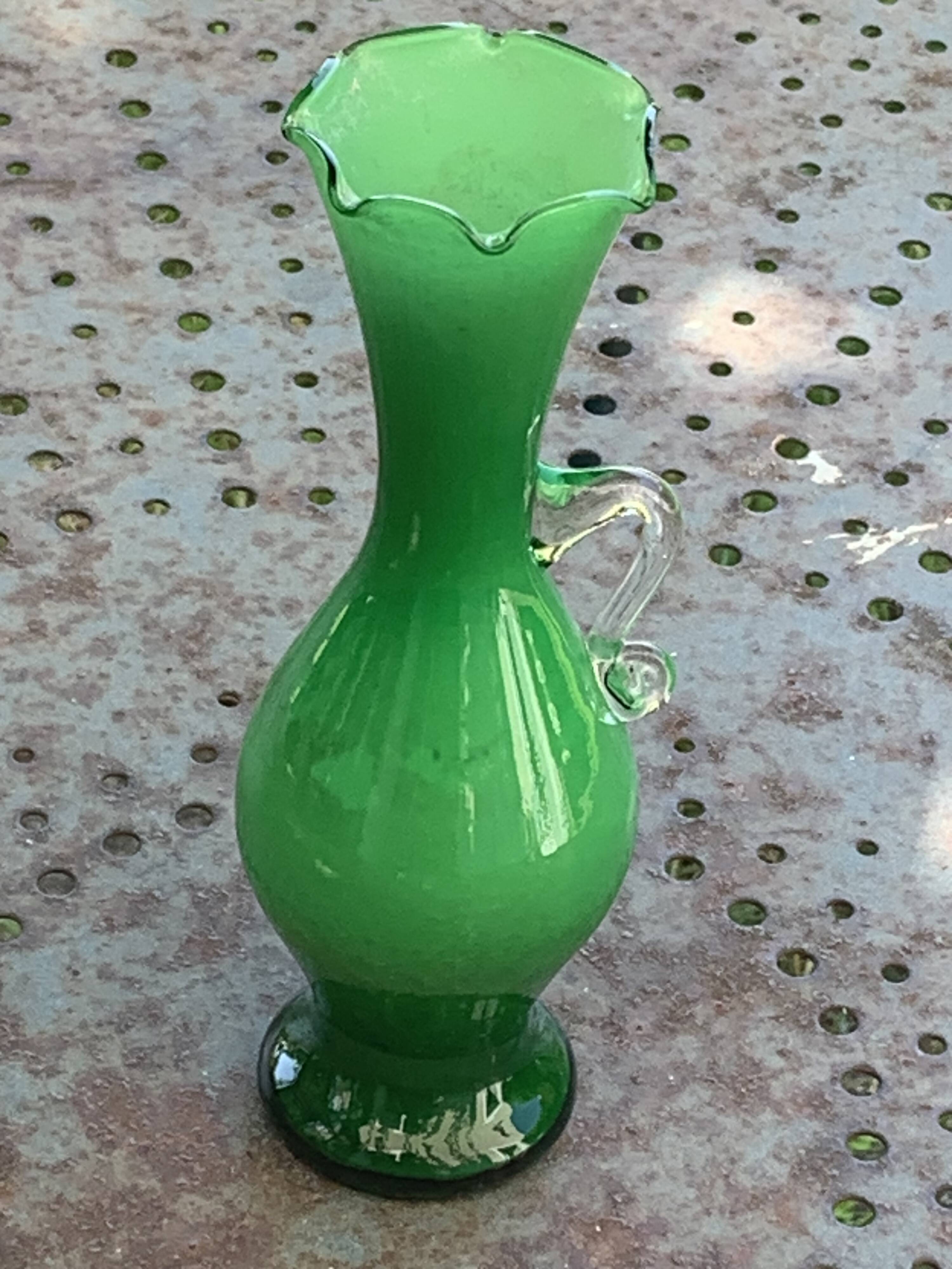 Vase in green opaline and vintage blown glass