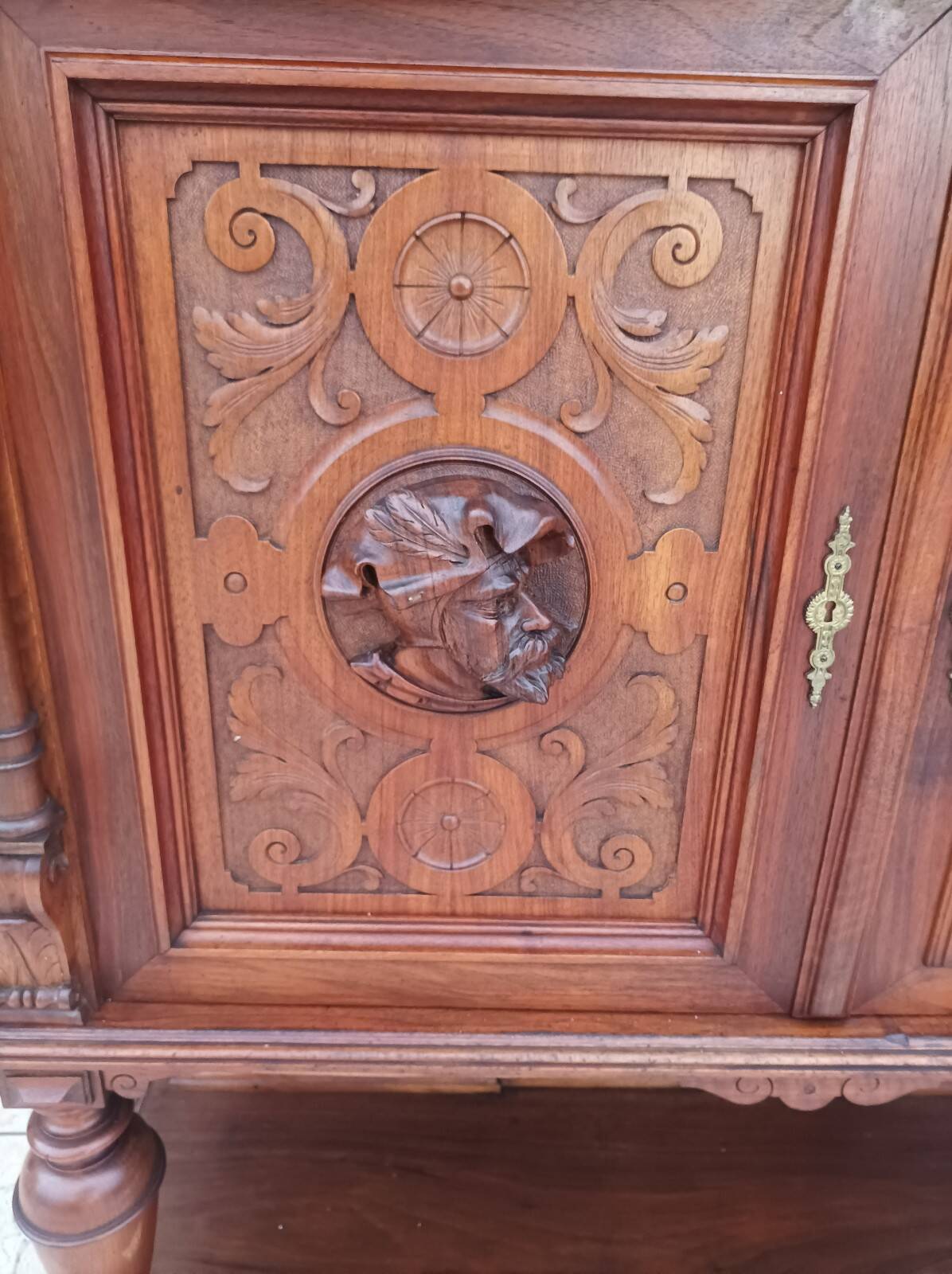 Meuble crédence Renaissance en noyer 19ème