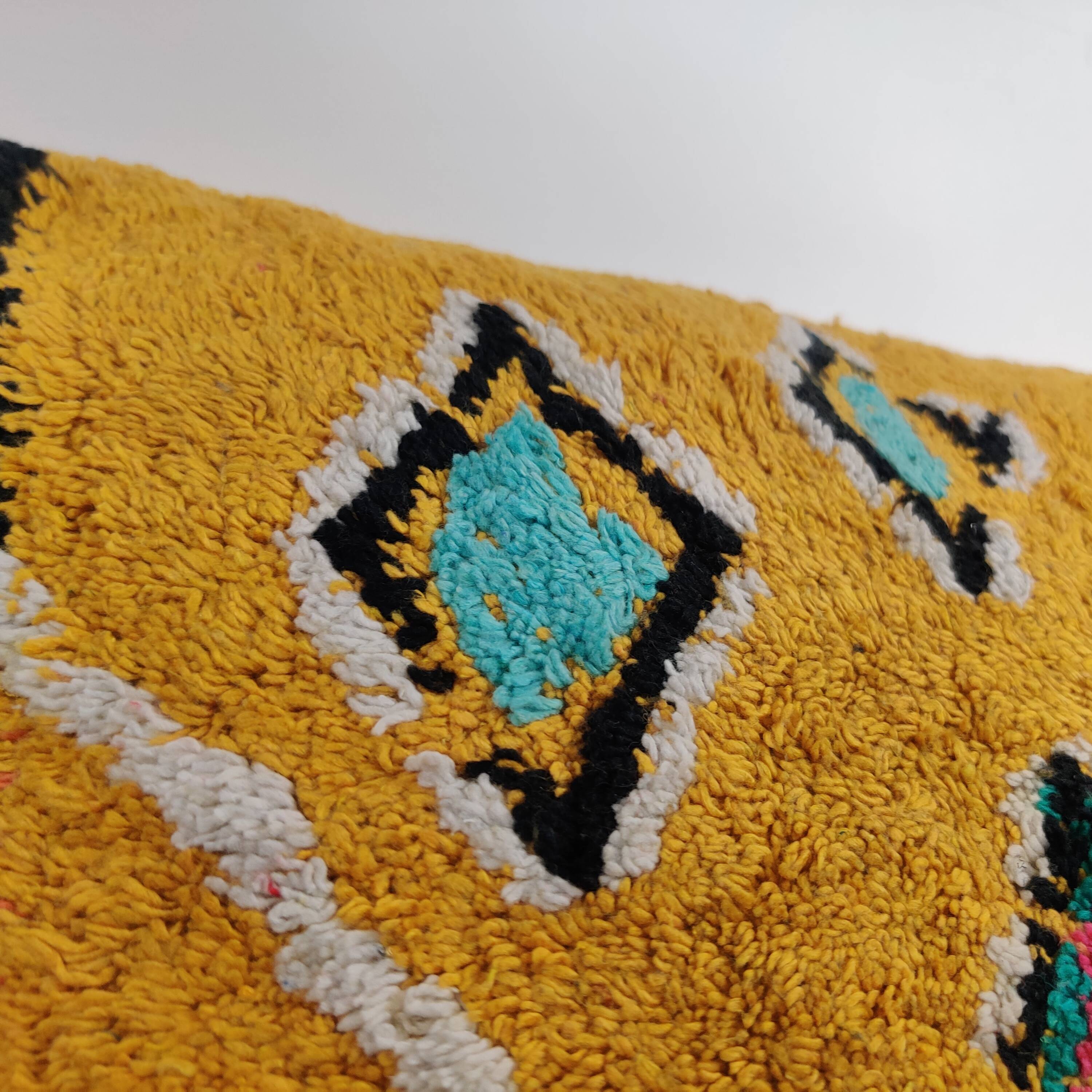 Yellow Berber-inspired cushion 45x45 cm