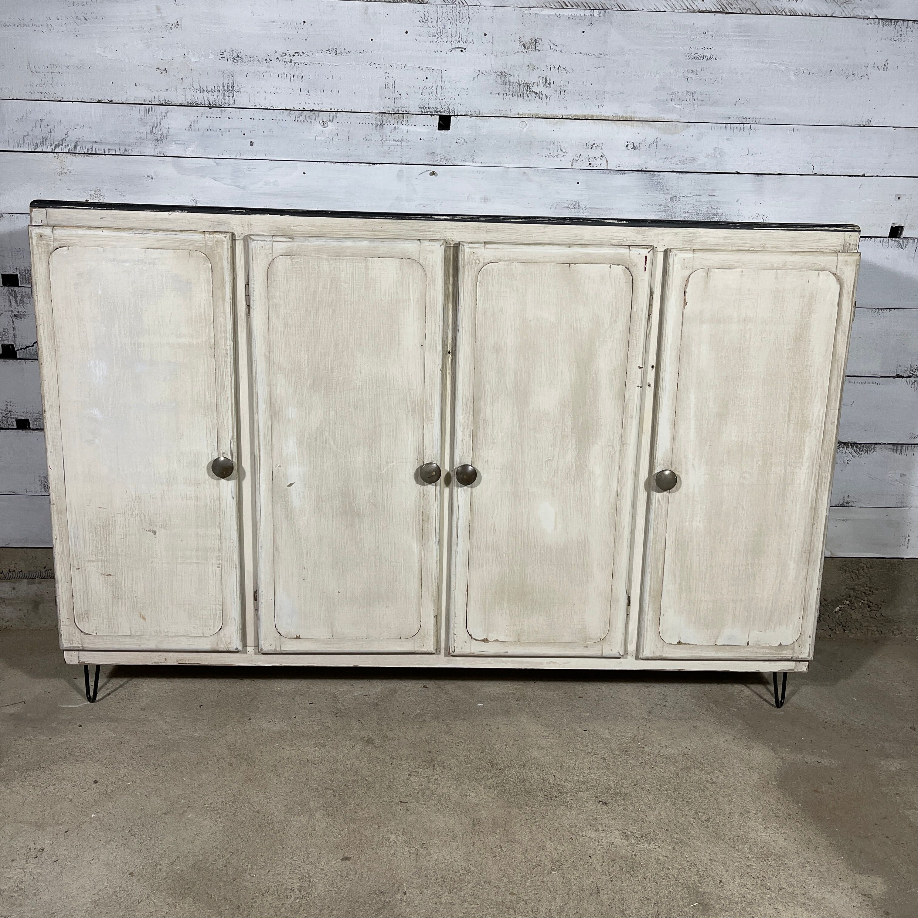 Patinated sideboard 4 doors