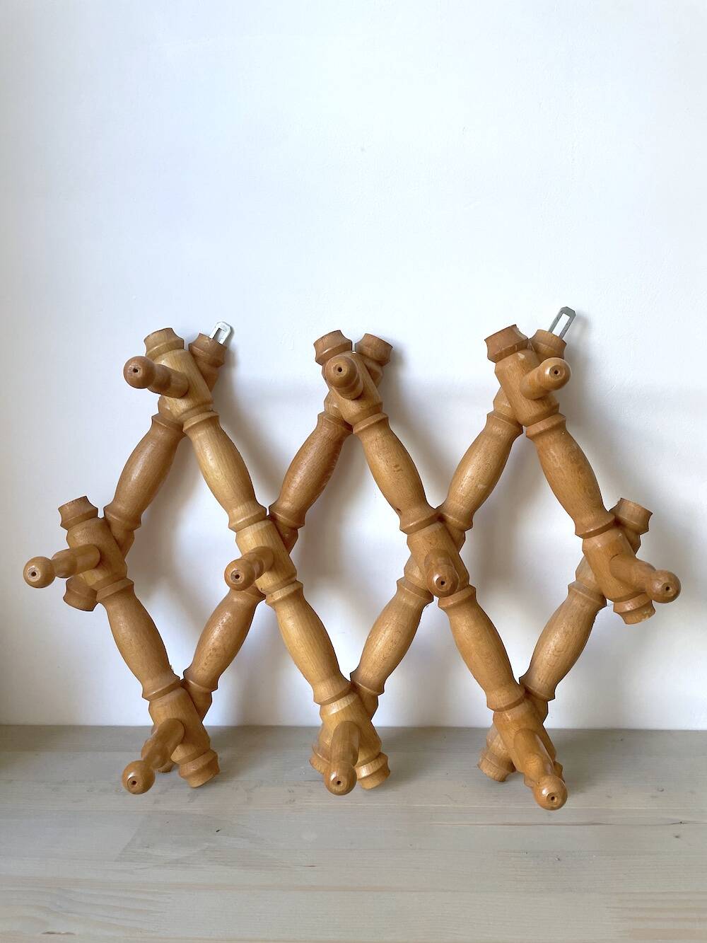 Wall accordion coat rack in light wood