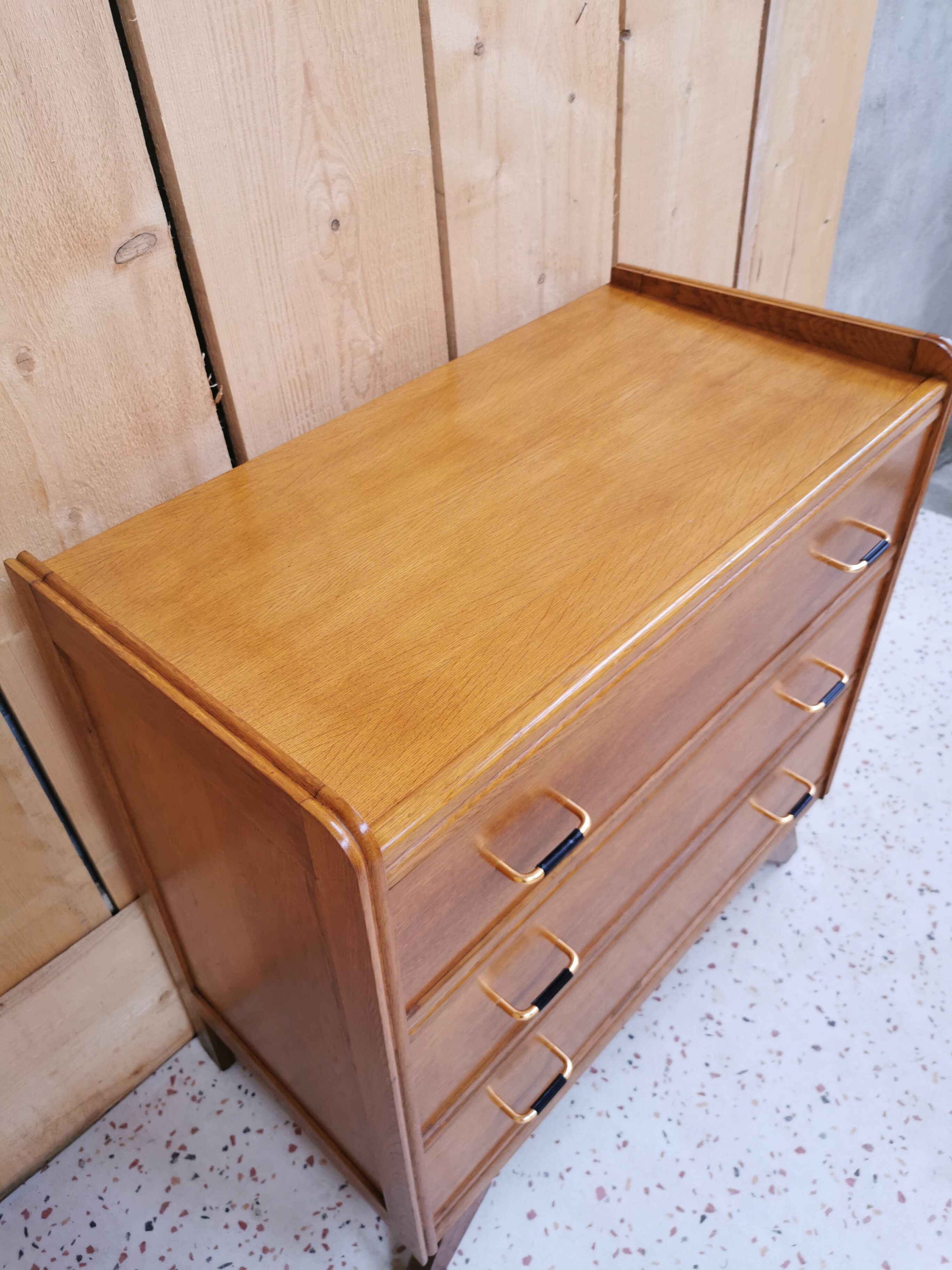 Chest of drawer compass feet