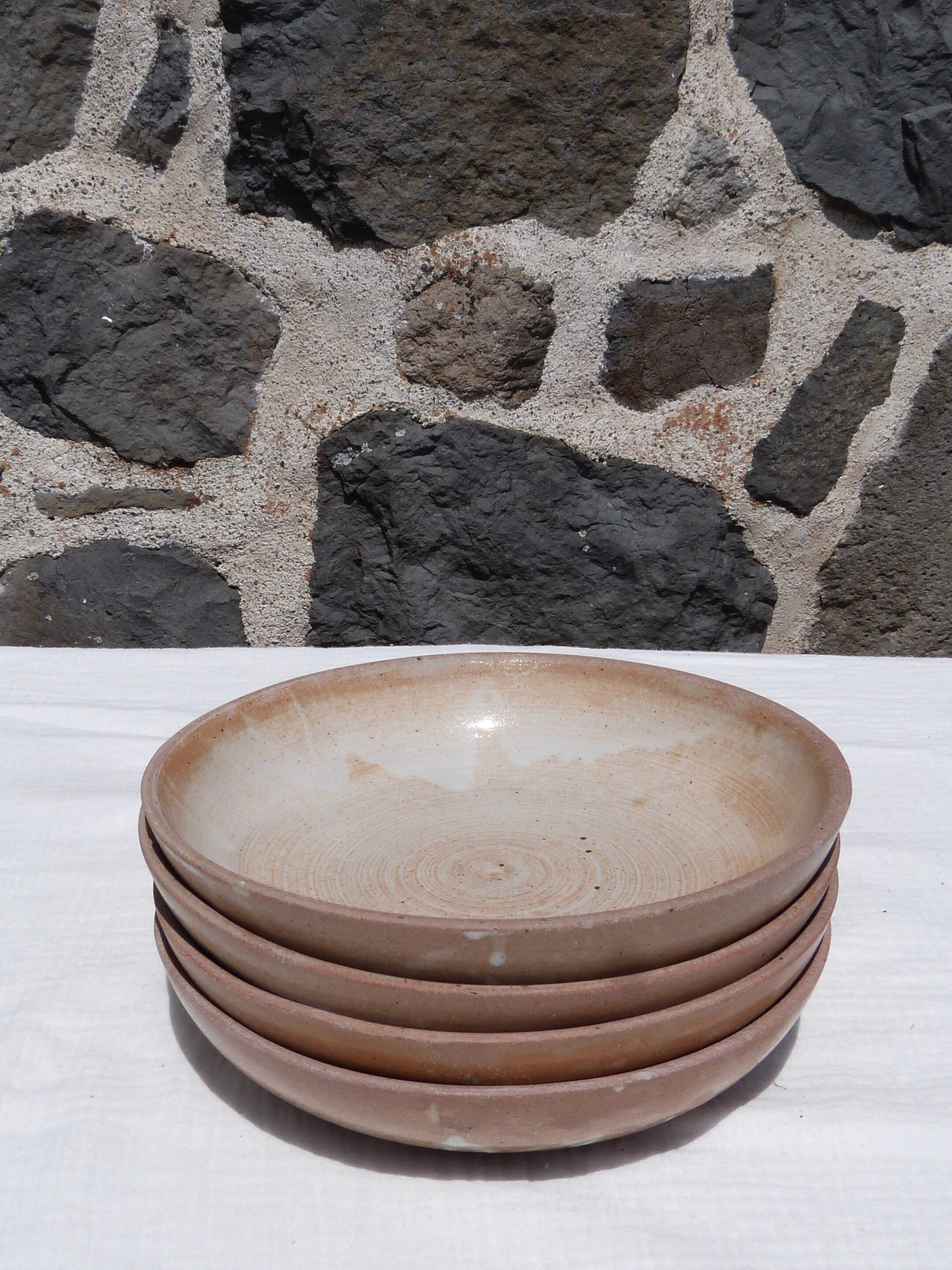 Set of 4 hollow sandstone plates