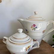 Cafetière et sucrier en porcelaine