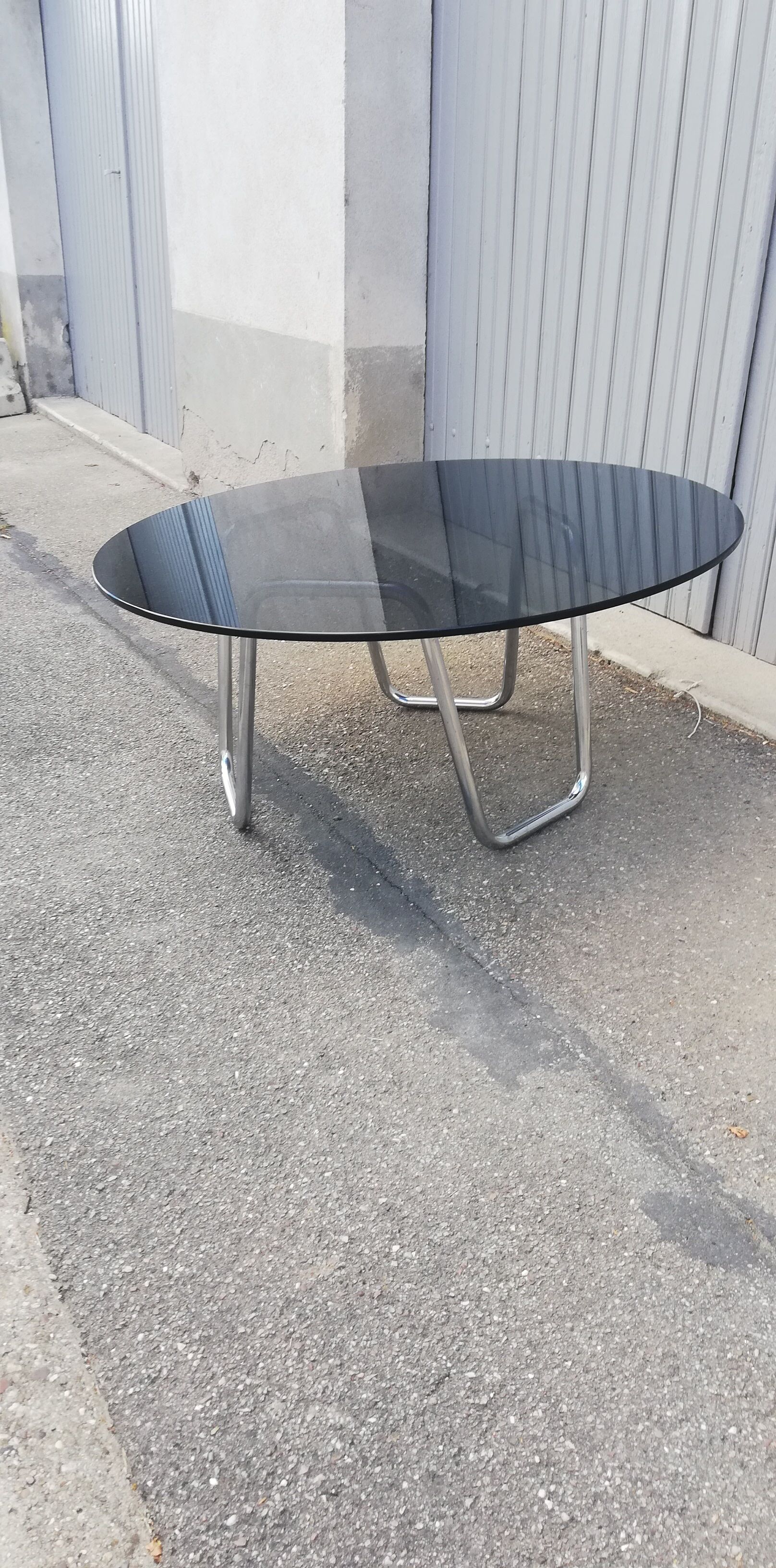 Table basse vintage chrome et verre fumé