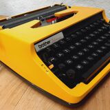 Brother De Luxe Typewriter 800