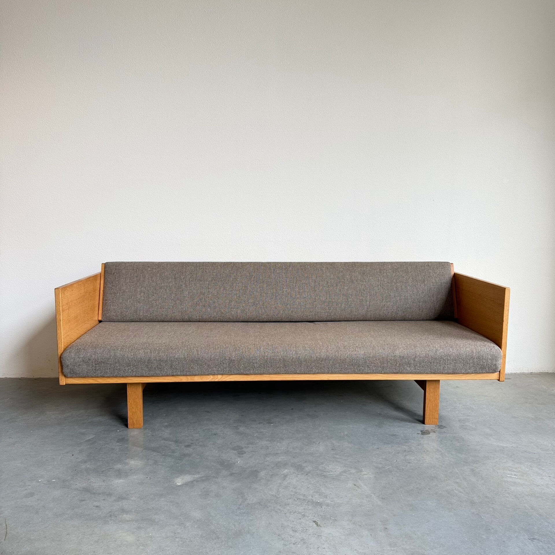 Vintage Daybed Hans Wegner oak